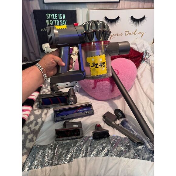 Dyson cordless v7 stick vacuum w/2 heads flat out & multi floor guc no charger - Picture 10 of 12